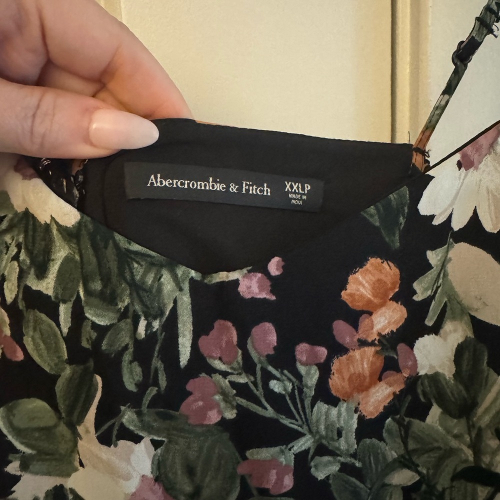 Abercrombie Ruffle Tiered Maxi Dress - Black Floral - Picture 10 of 10